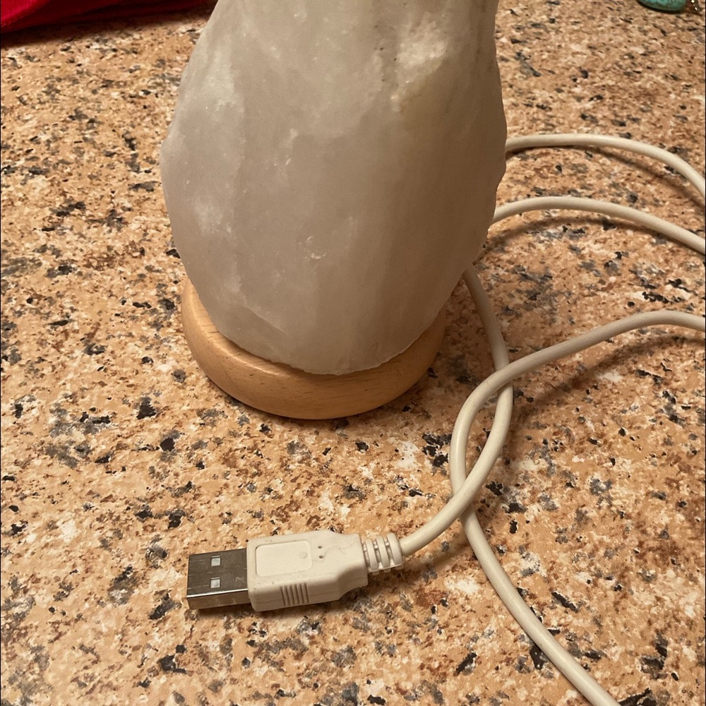 Himalayan Salt Lamp (Small) - Picture 6 of 11